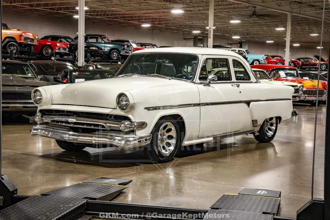 1954 Ford Crestline - Image 4 of 31