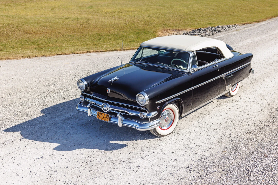 1954 Ford Crestline - Image 2 of 31