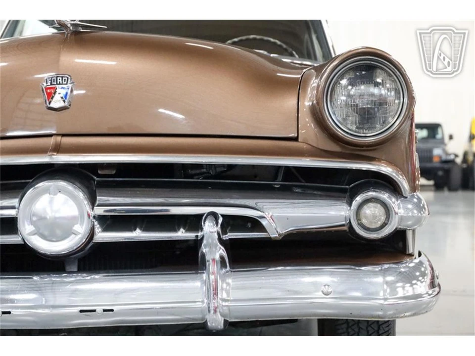 1954 Ford Crestline - Image 9 of 31