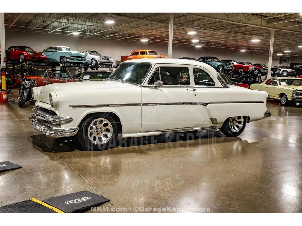 1954 Ford Crestline - Image 4 of 31