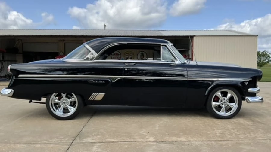 1954 Ford Crestline - Image 2 of 24