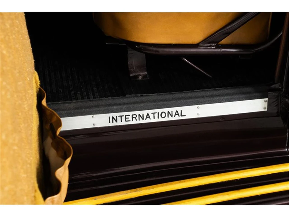 1954 International - Image 19 of 31