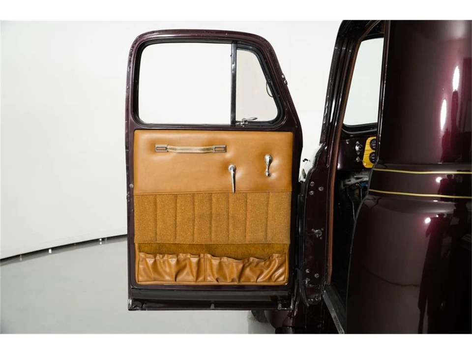 1954 International - Image 14 of 31