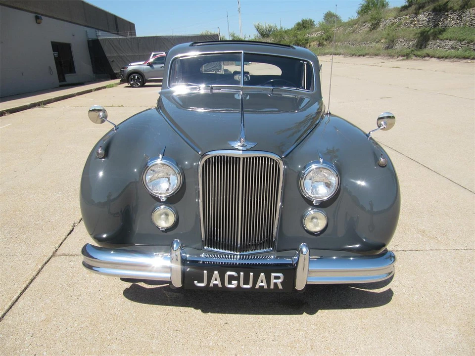 1954 Jaguar Mark VII & VIII & IX - Image 5 of 27
