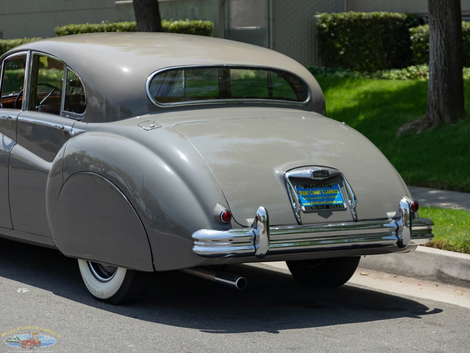 1954 Jaguar Mark VII & VIII & IX - Image 26 of 31