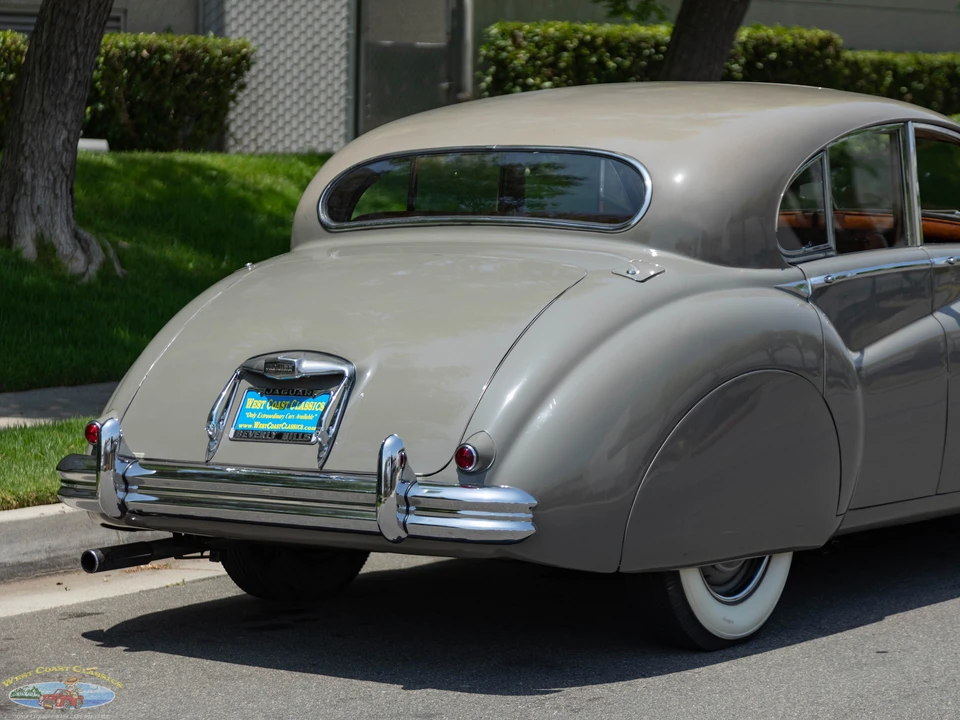 1954 Jaguar Mark VII & VIII & IX - Image 30 of 31