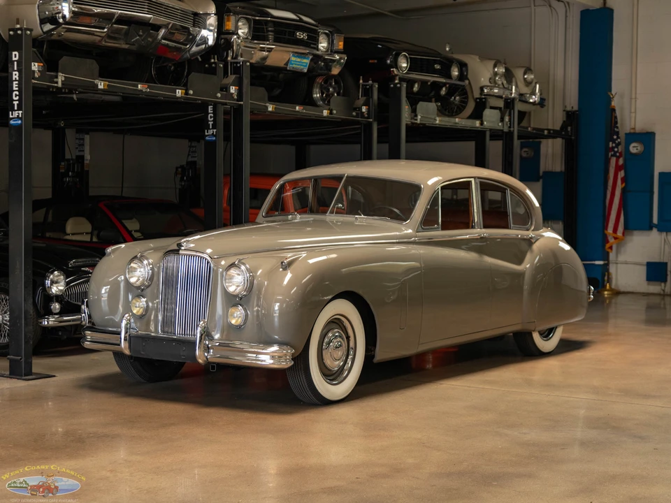 1954 Jaguar Mark VII & VIII & IX - Image 12 of 31