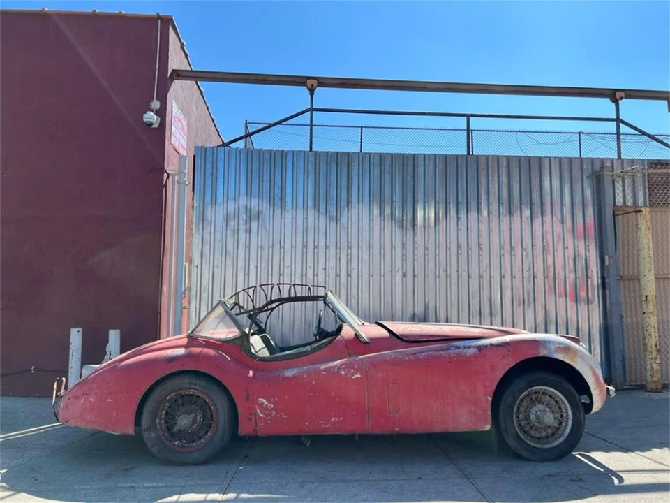 1954 Jaguar XK120 - Image 2 of 5