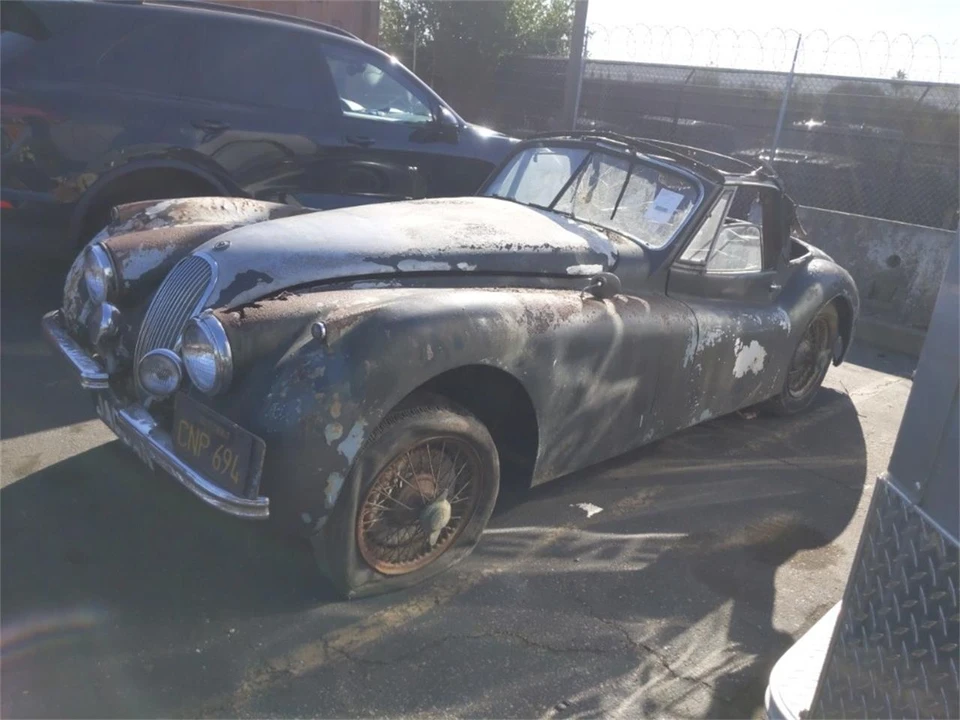 1954 Jaguar XK120 - Image 2 of 6