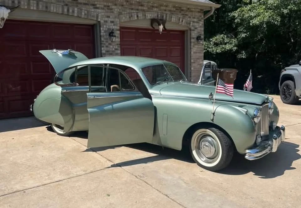1954 Jaguar Mark VII & VIII & IX - Image 2 of 15