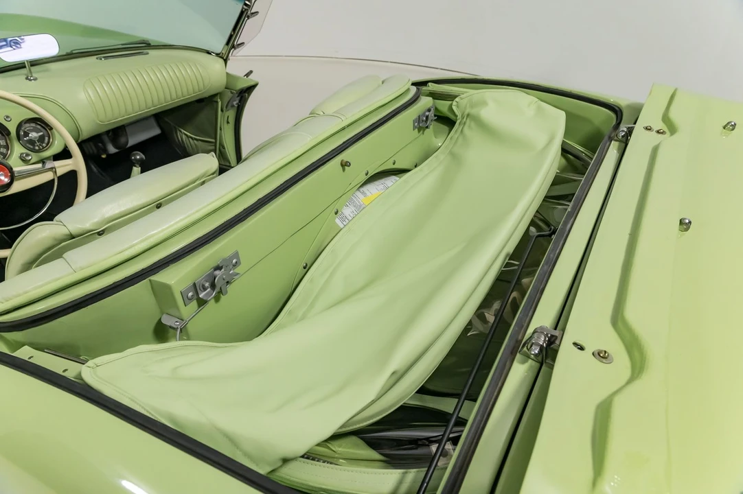 1954 Kaiser Darrin - Image 7 of 31