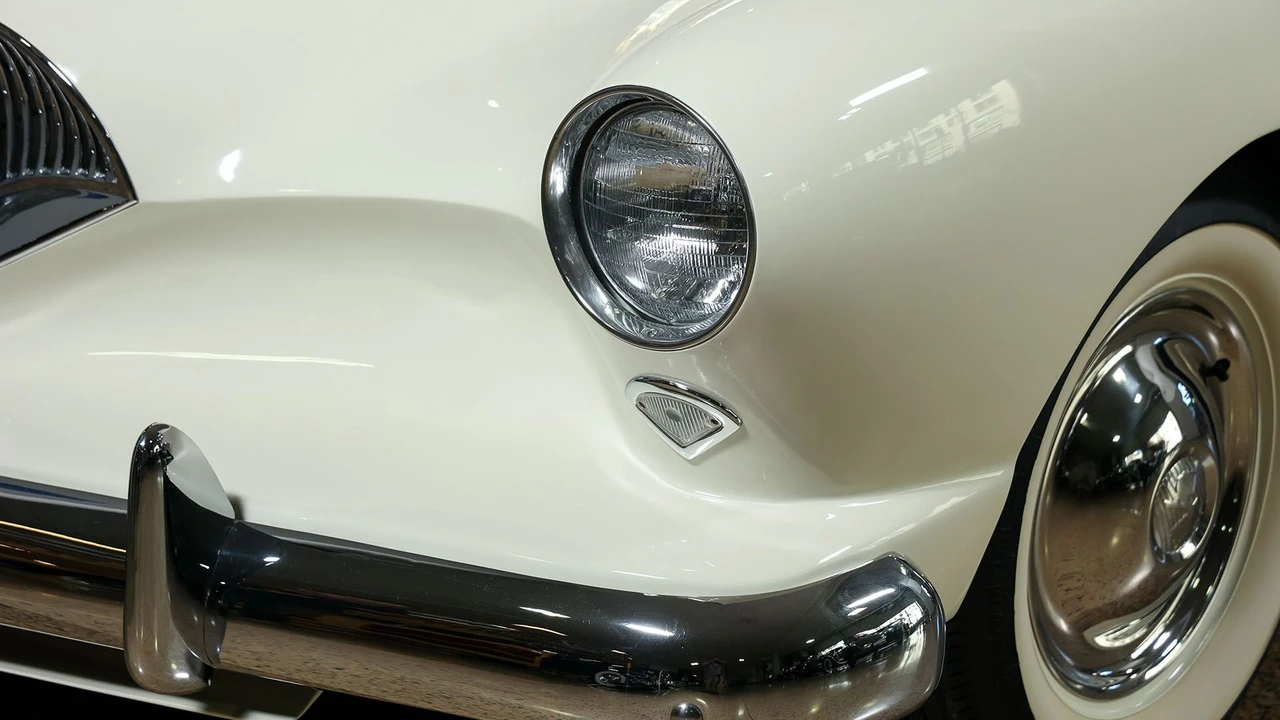 1954 Kaiser Darrin - Image 14 of 31