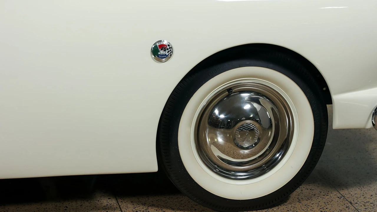 1954 Kaiser Darrin - Image 17 of 31
