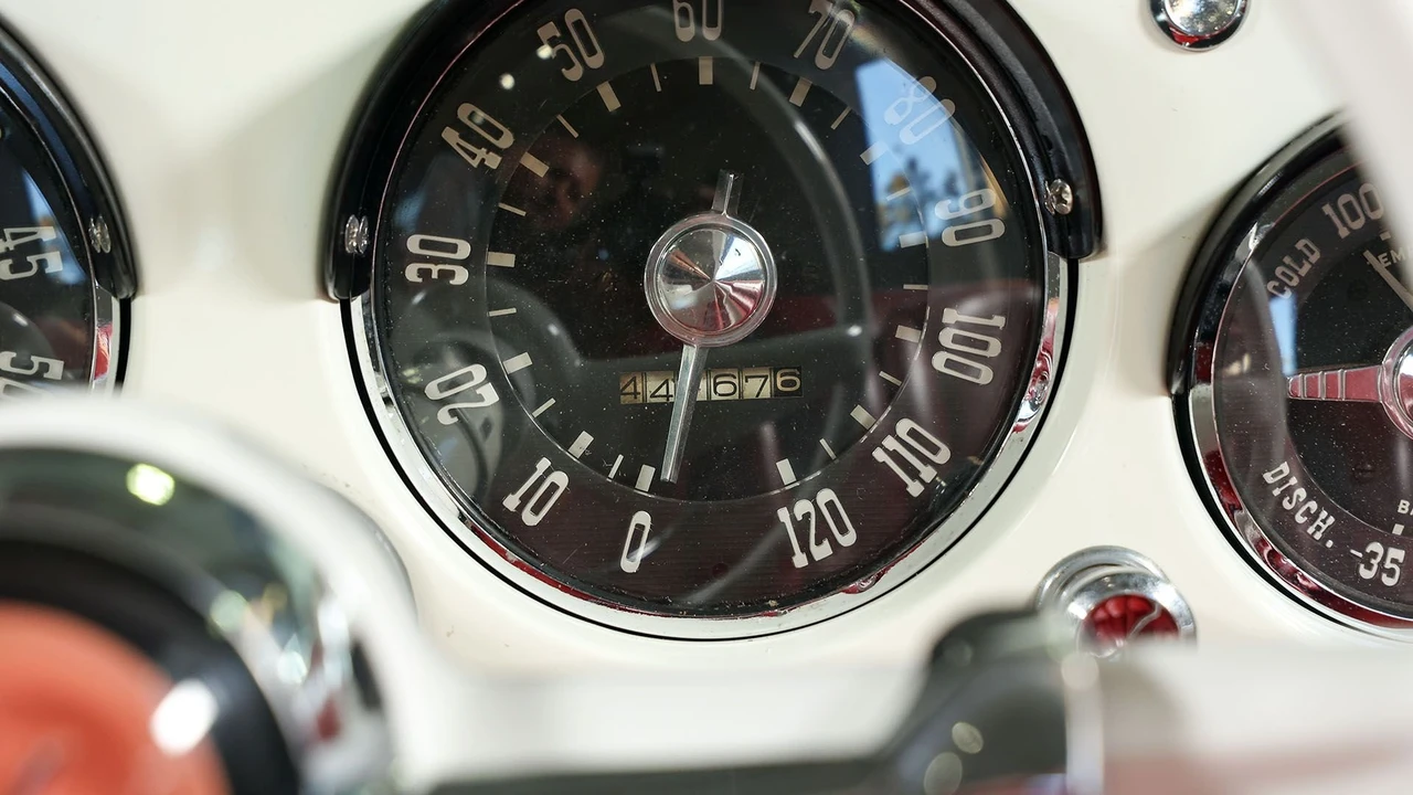 1954 Kaiser Darrin - Image 30 of 31