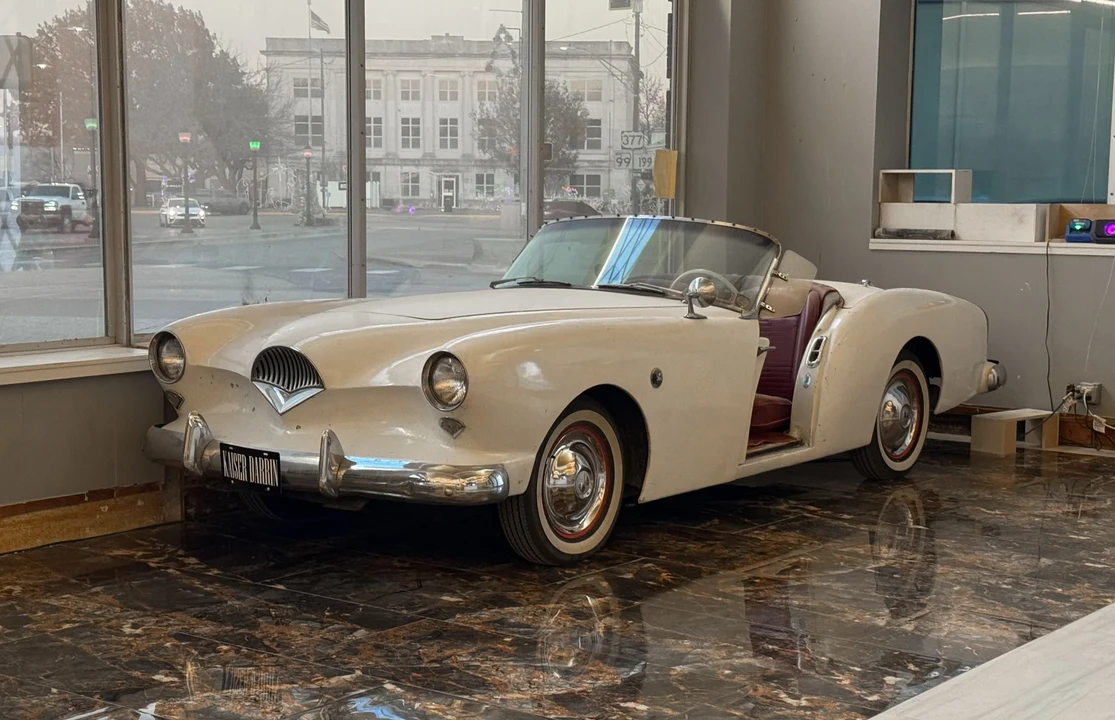 1954 Kaiser Darrin - Image 3 of 31