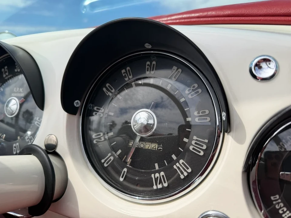 1954 Kaiser Darrin - Image 23 of 31