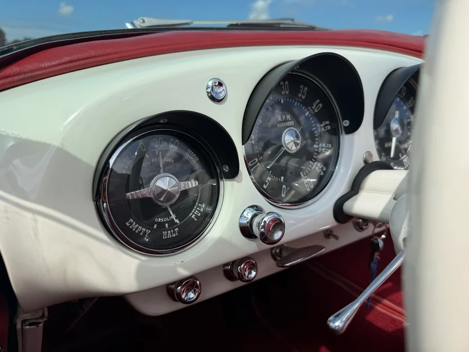 1954 Kaiser Darrin - Image 21 of 31