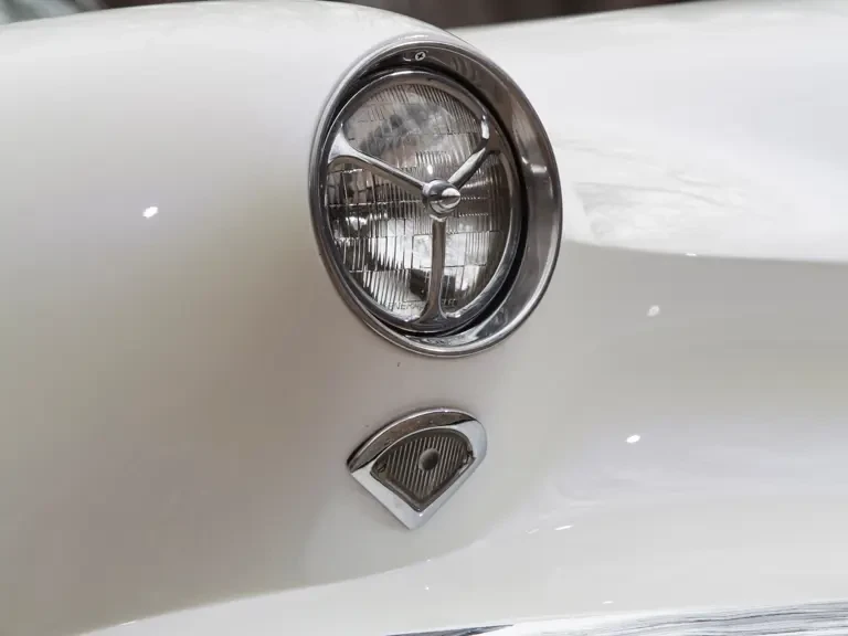 1954 Kaiser Darrin - Image 9 of 28