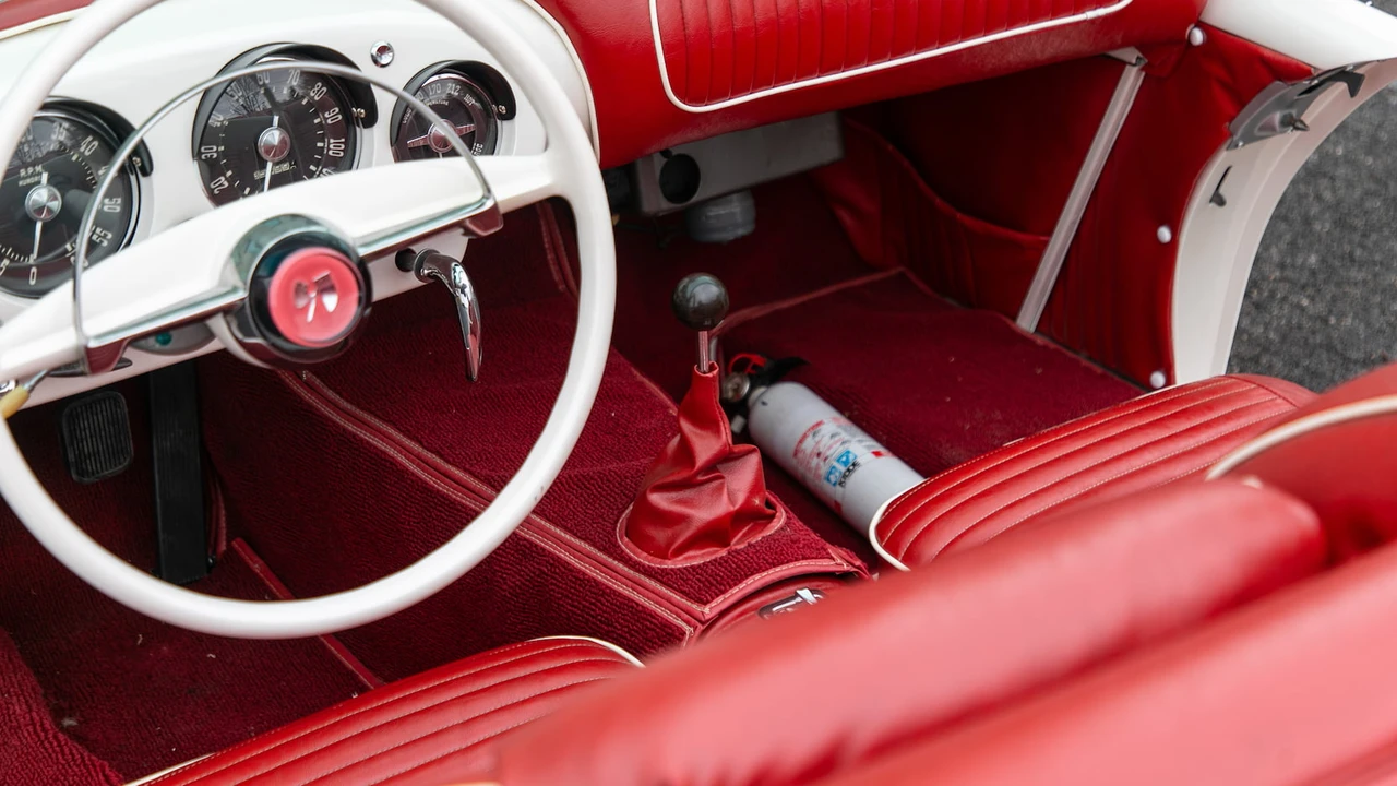 1954 Kaiser Darrin - Image 11 of 15