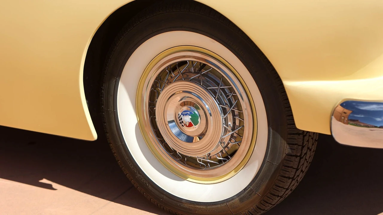 1954 Kaiser Darrin - Image 25 of 31