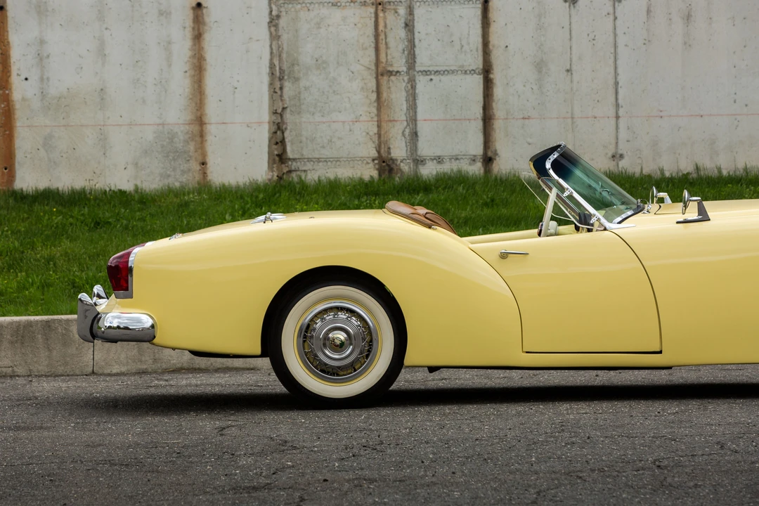 1954 Kaiser Darrin - Image 2 of 31