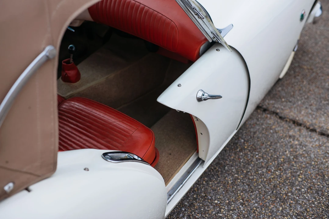 1954 Kaiser Darrin - Image 9 of 31
