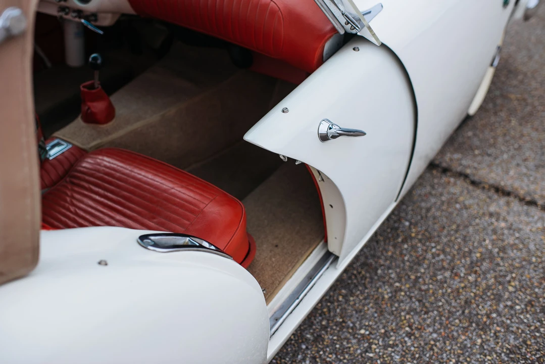 1954 Kaiser Darrin - Image 11 of 31