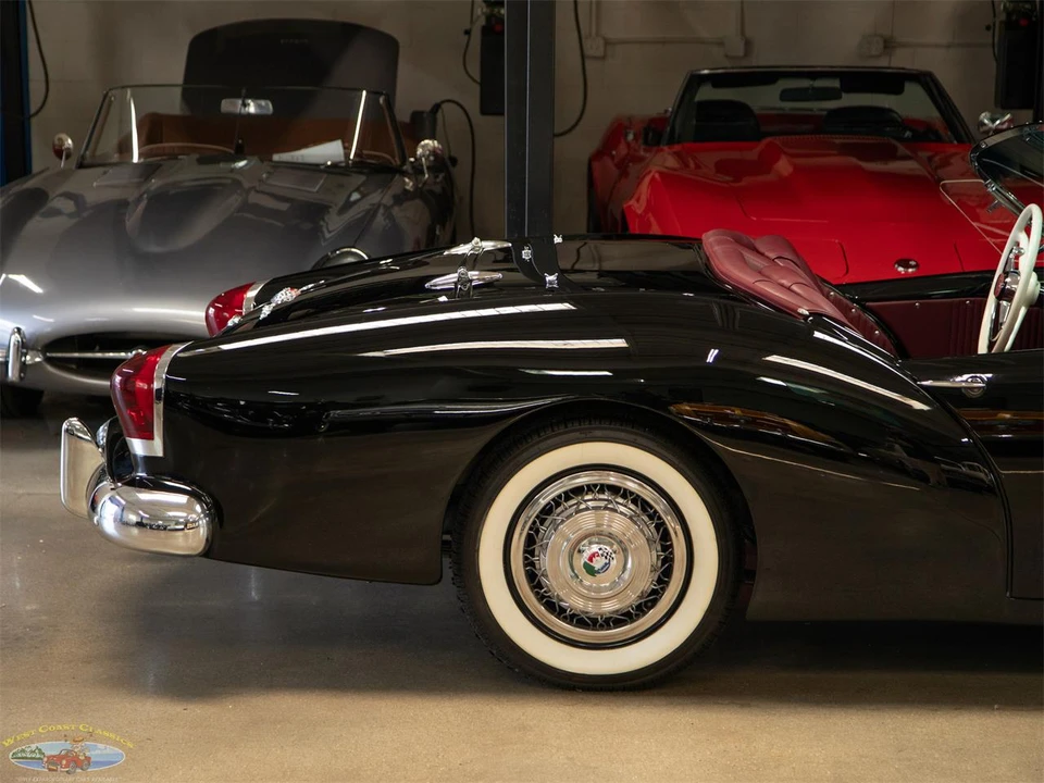1954 Kaiser Darrin - Image 11 of 31