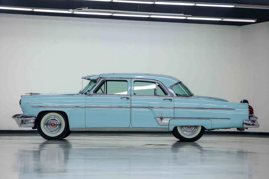 1954 Lincoln Capri - Image 4 of 31