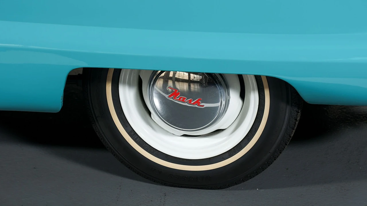 1954 Nash Metropolitan - Image 18 of 31