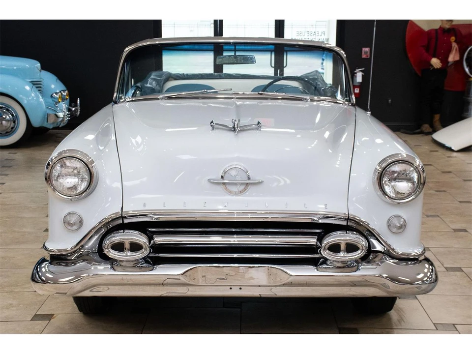 1954 Oldsmobile Starfire - Image 2 of 31