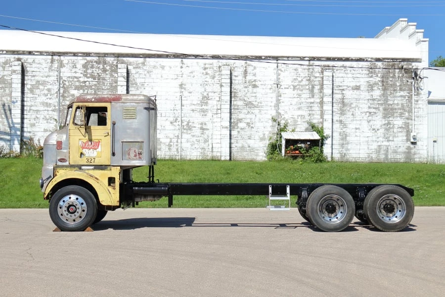 1954 Peterbilt - Image 2 of 31