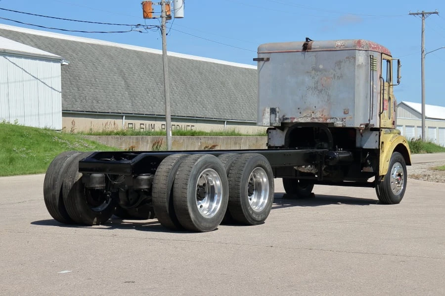 1954 Peterbilt - Image 3 of 31