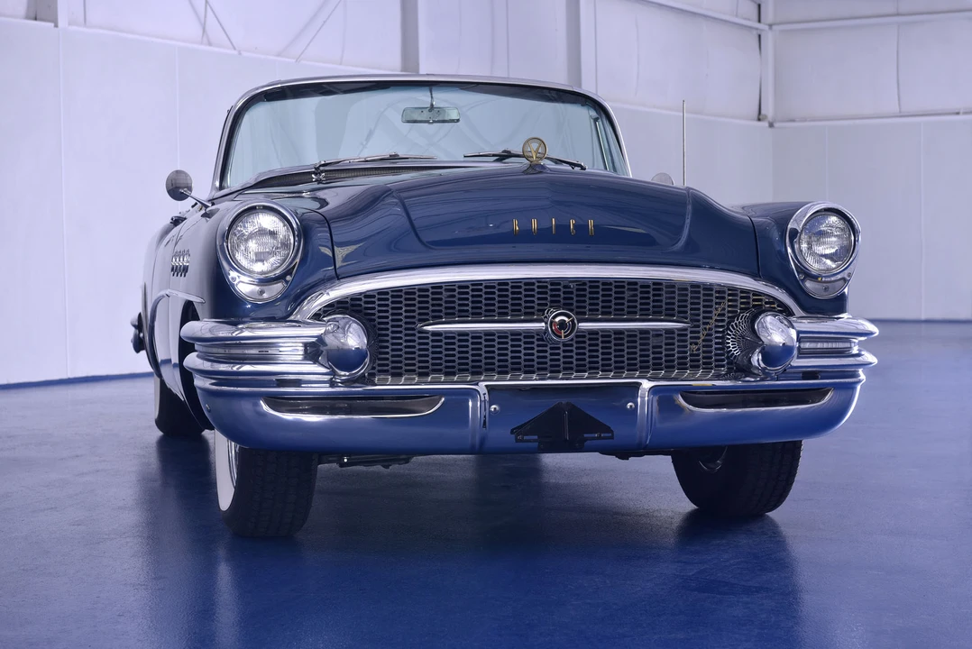 1955 Buick Roadmaster - Image 3 of 31