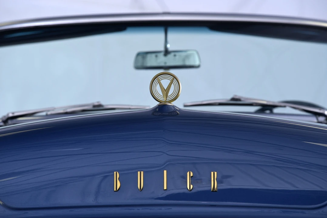 1955 Buick Roadmaster - Image 14 of 31