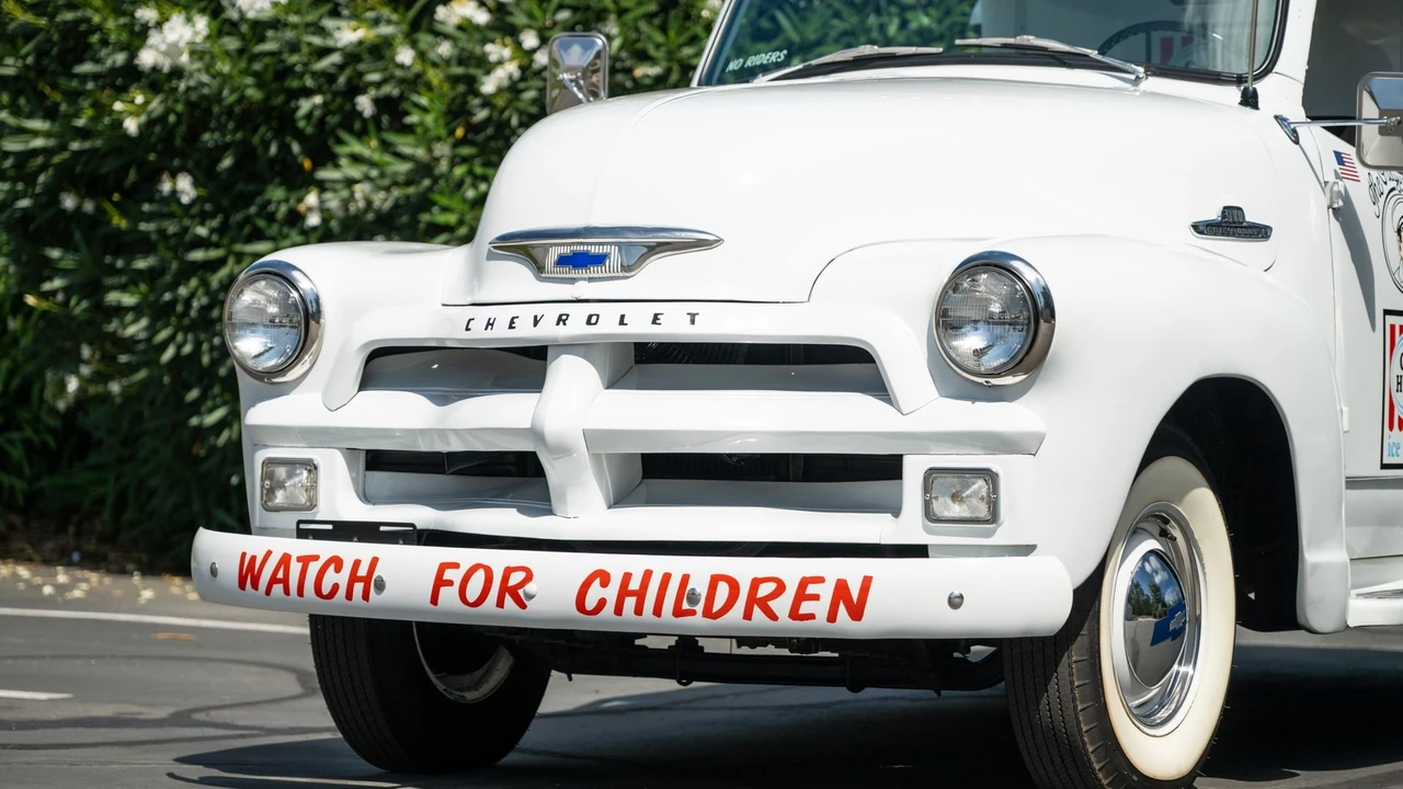 1955 Chevrolet Task Force - Image 22 of 31