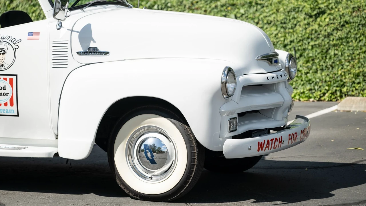 1955 Chevrolet Task Force - Image 23 of 31