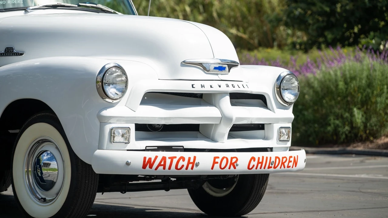 1955 Chevrolet Task Force - Image 25 of 31