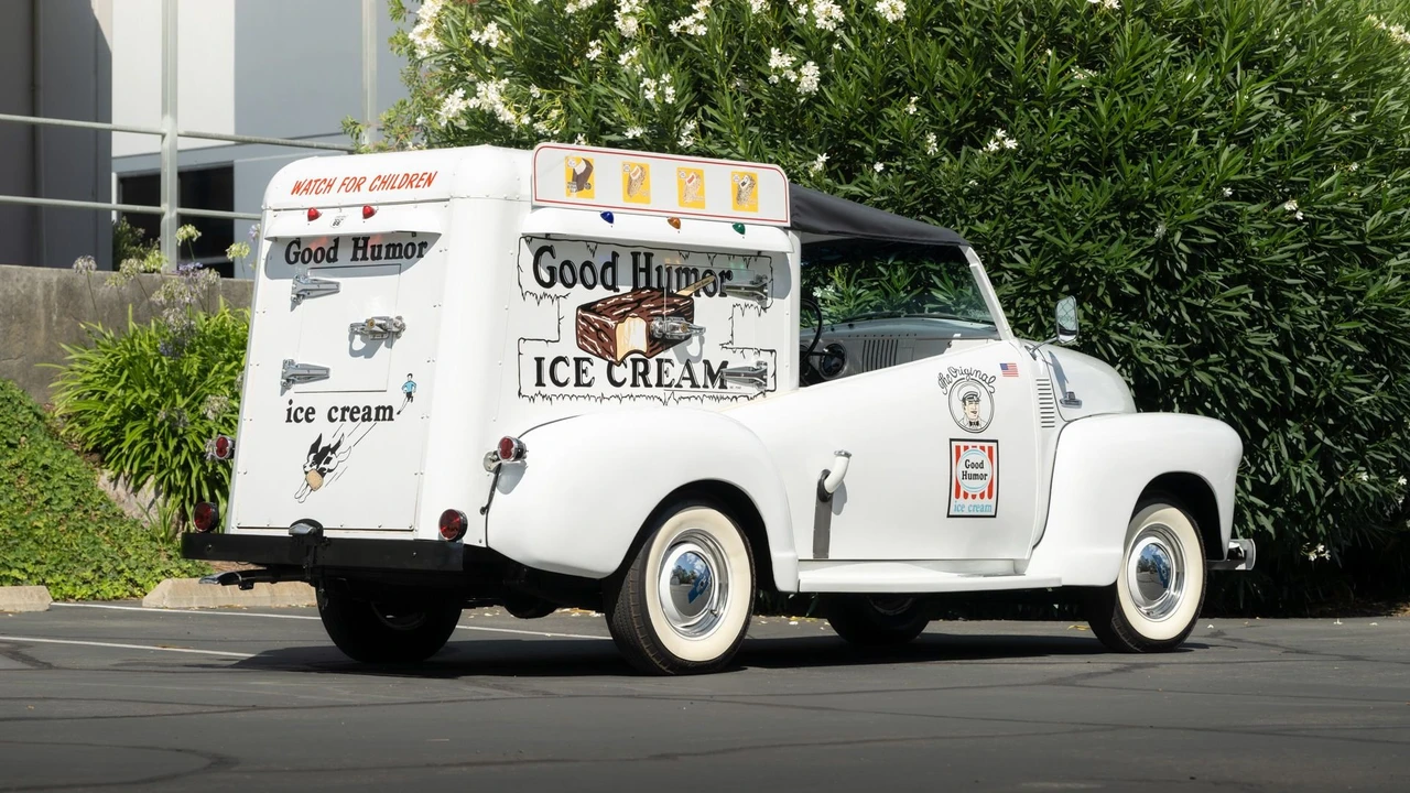 1955 Chevrolet Task Force - Image 5 of 31