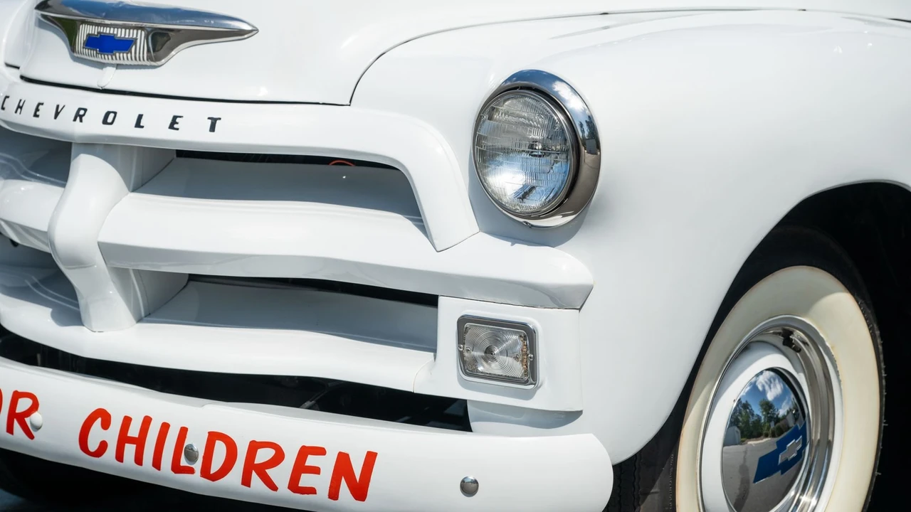 1955 Chevrolet Task Force - Image 30 of 31