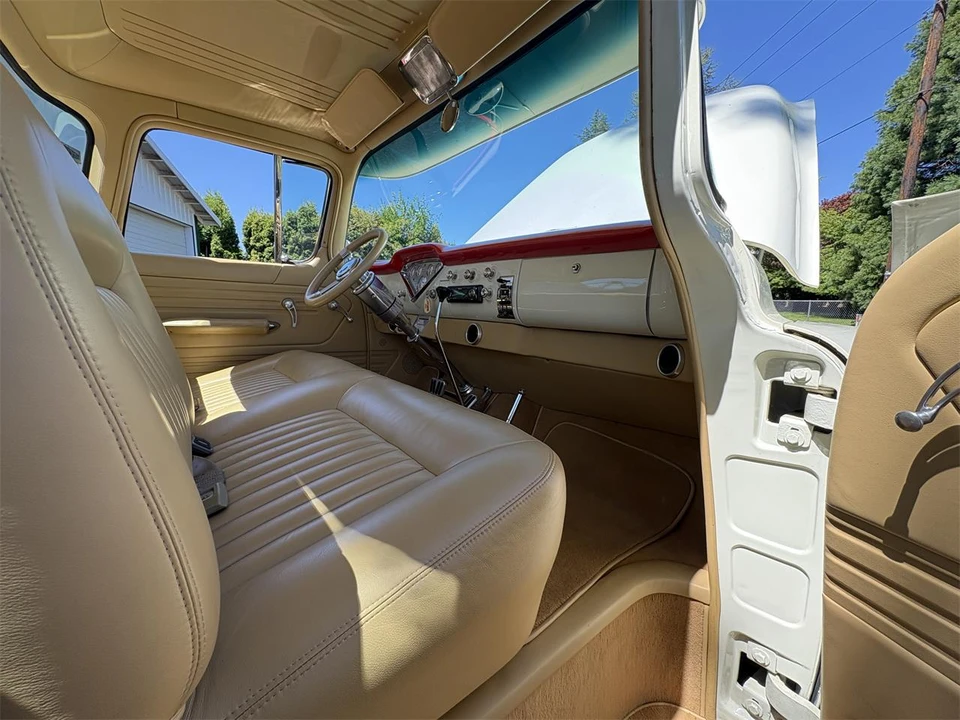 1955 Chevrolet Task Force - Image 22 of 31
