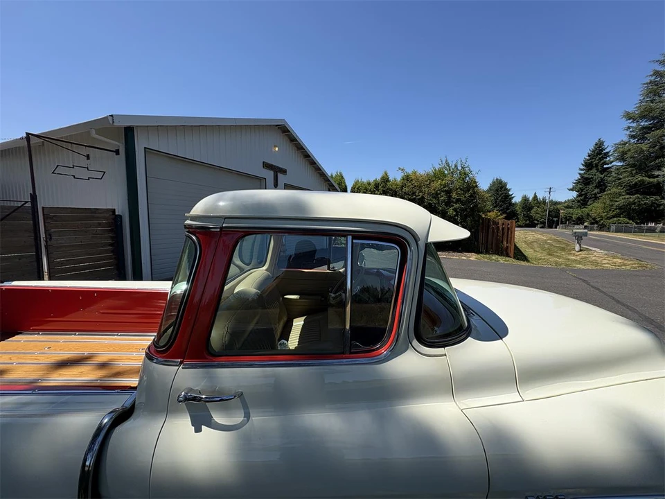 1955 Chevrolet Task Force - Image 24 of 31