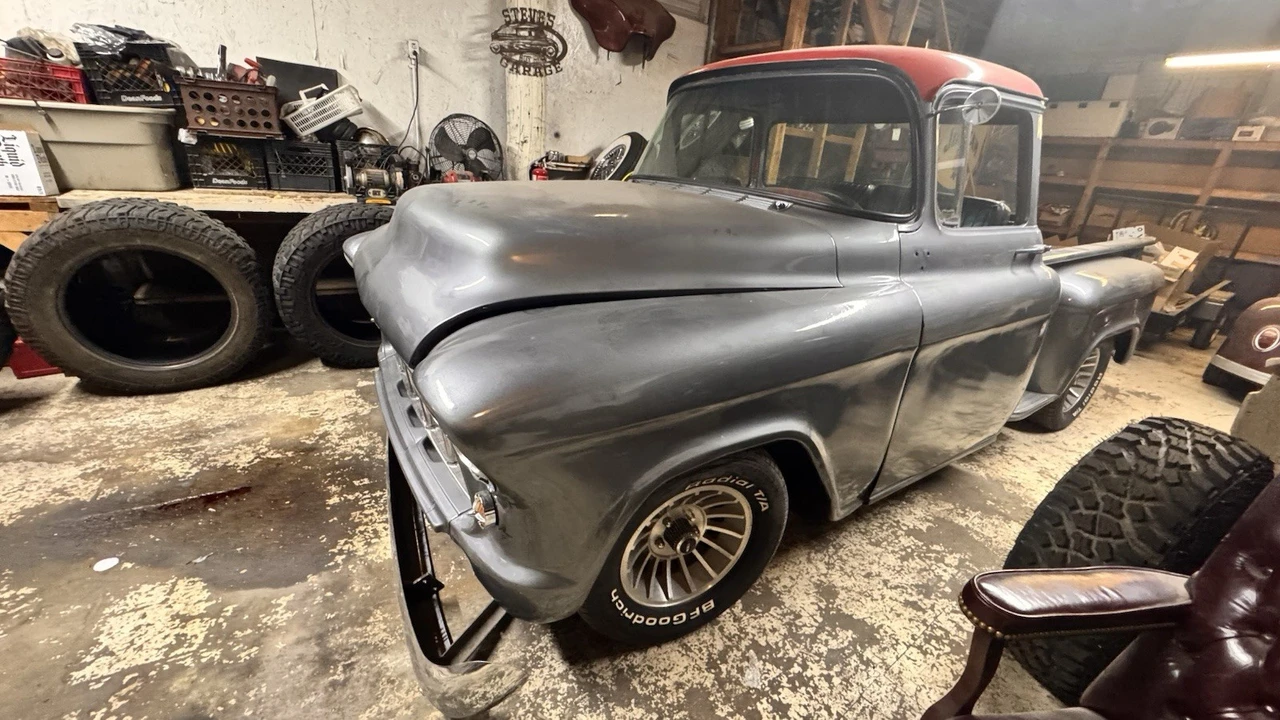 1955 Chevrolet Task Force - Image 14 of 20