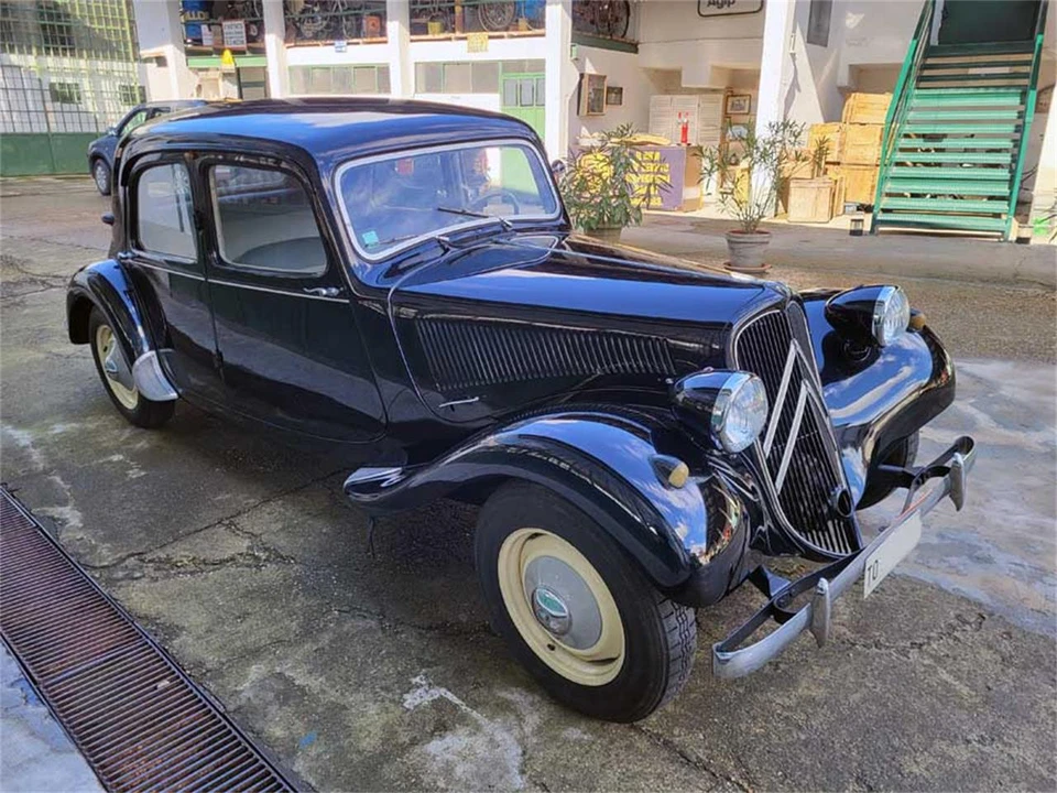 1955 Citroen Traction Avant - Image 8 of 31