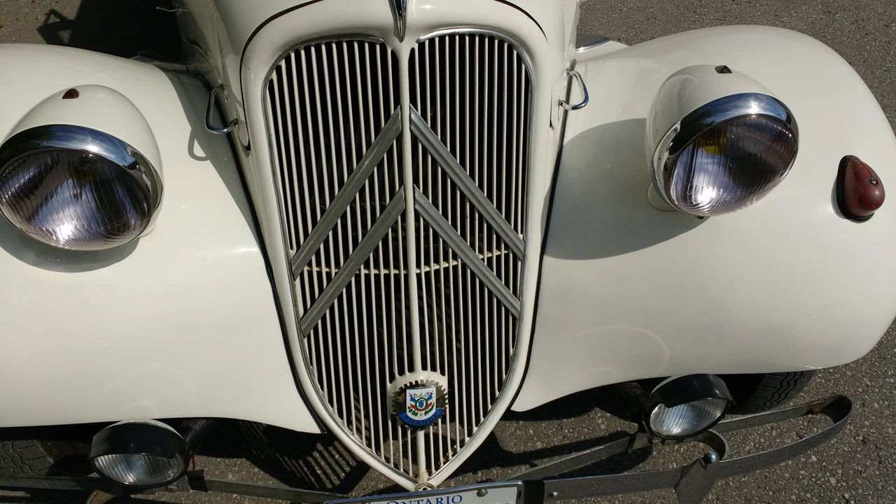 1955 Citroen Traction Avant - Image 10 of 31