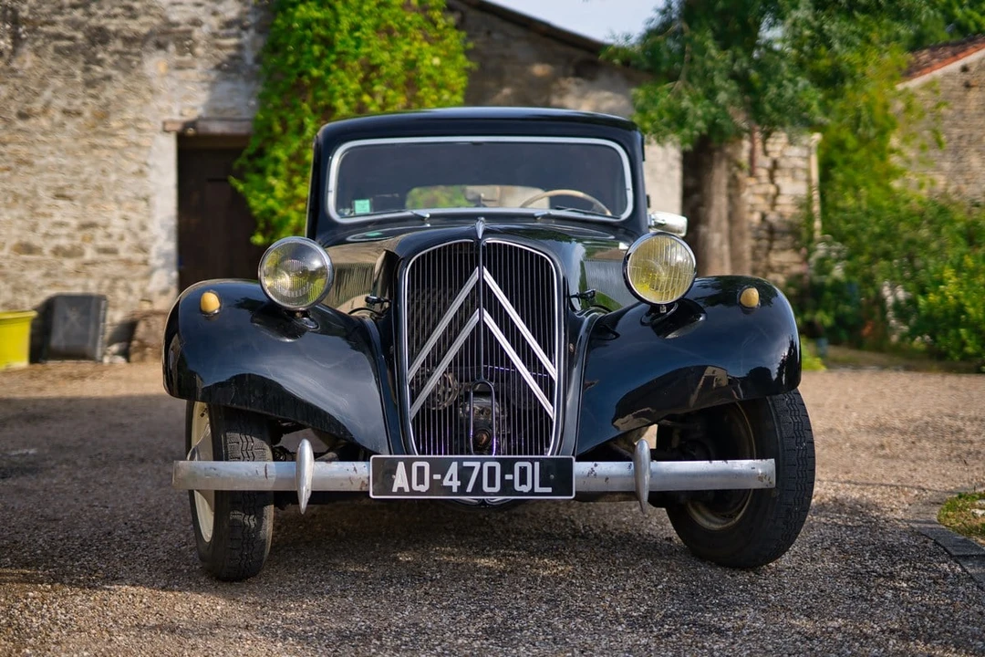 1955 Citroen Traction Avant - Image 2 of 30