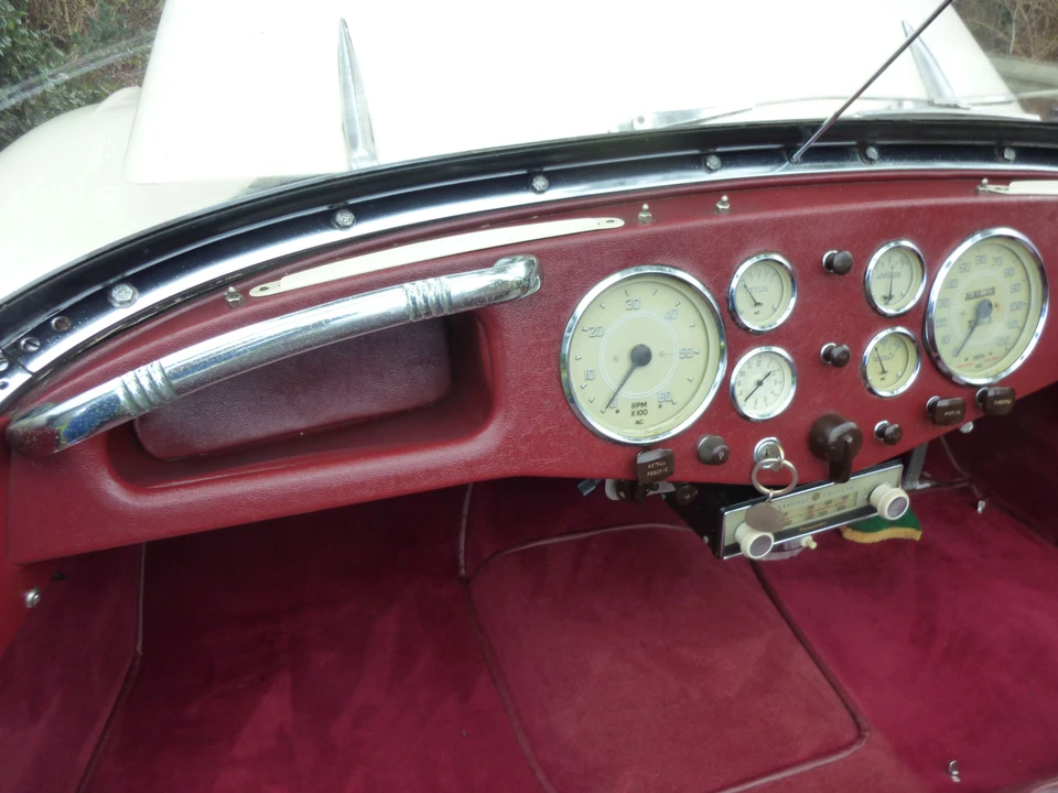 1955 Daimler - Image 9 of 11