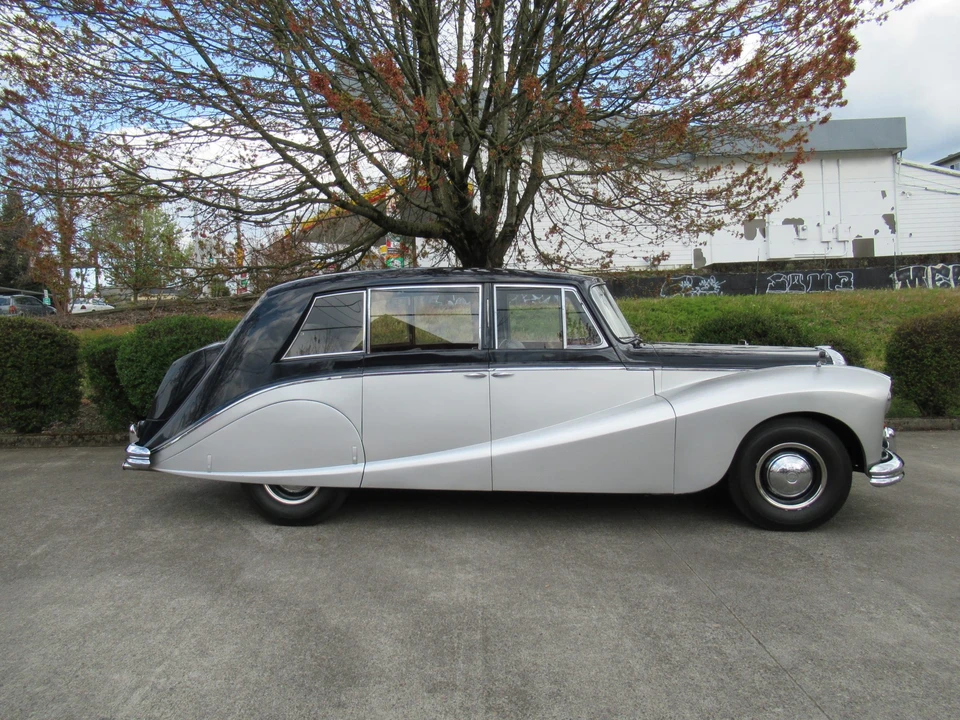 1955 Daimler - Image 5 of 31