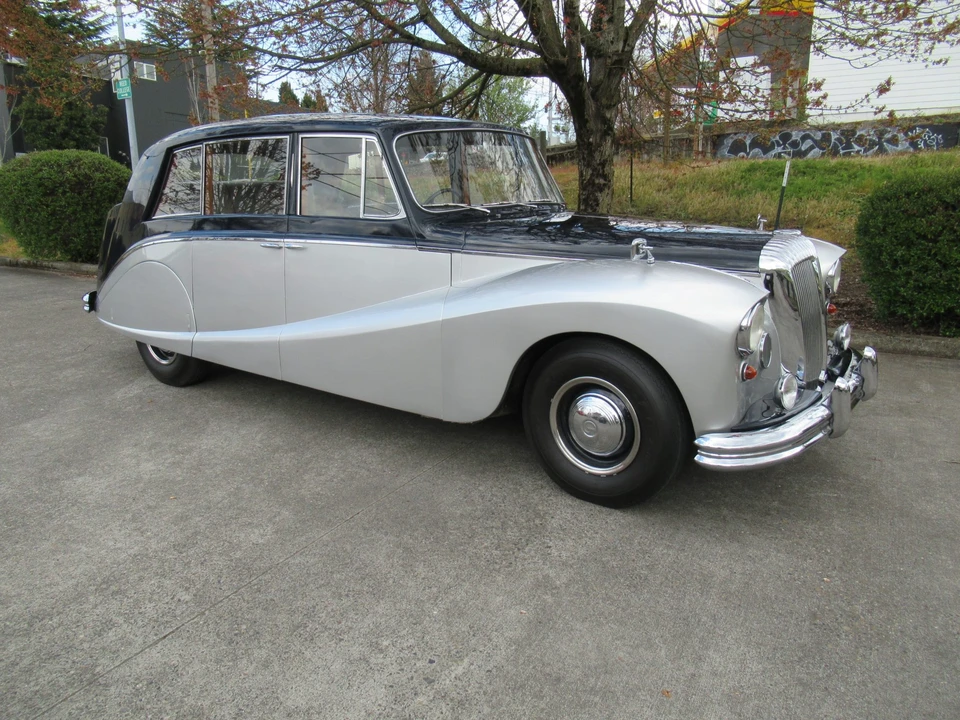 1955 Daimler - Image 7 of 31
