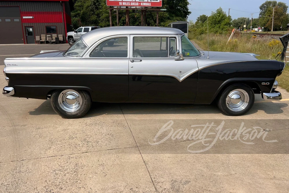 1955 Ford Fairlane 1st Gen - Image 11 of 13